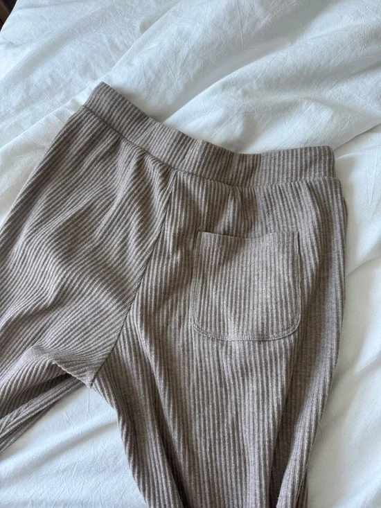 alo Ribbed Jogger Pants in Taupe Muse Set Sweats - Picture 3 of 4